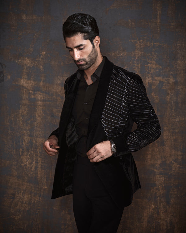 Black cotton velvet tuxedo jacket with animal embroidery. Paired up with jet black pants.