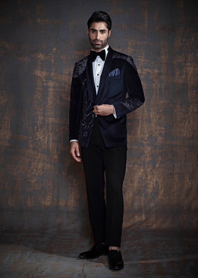 Blue velvet tuxedo with animal embroidery. Paired up with jet black pants.